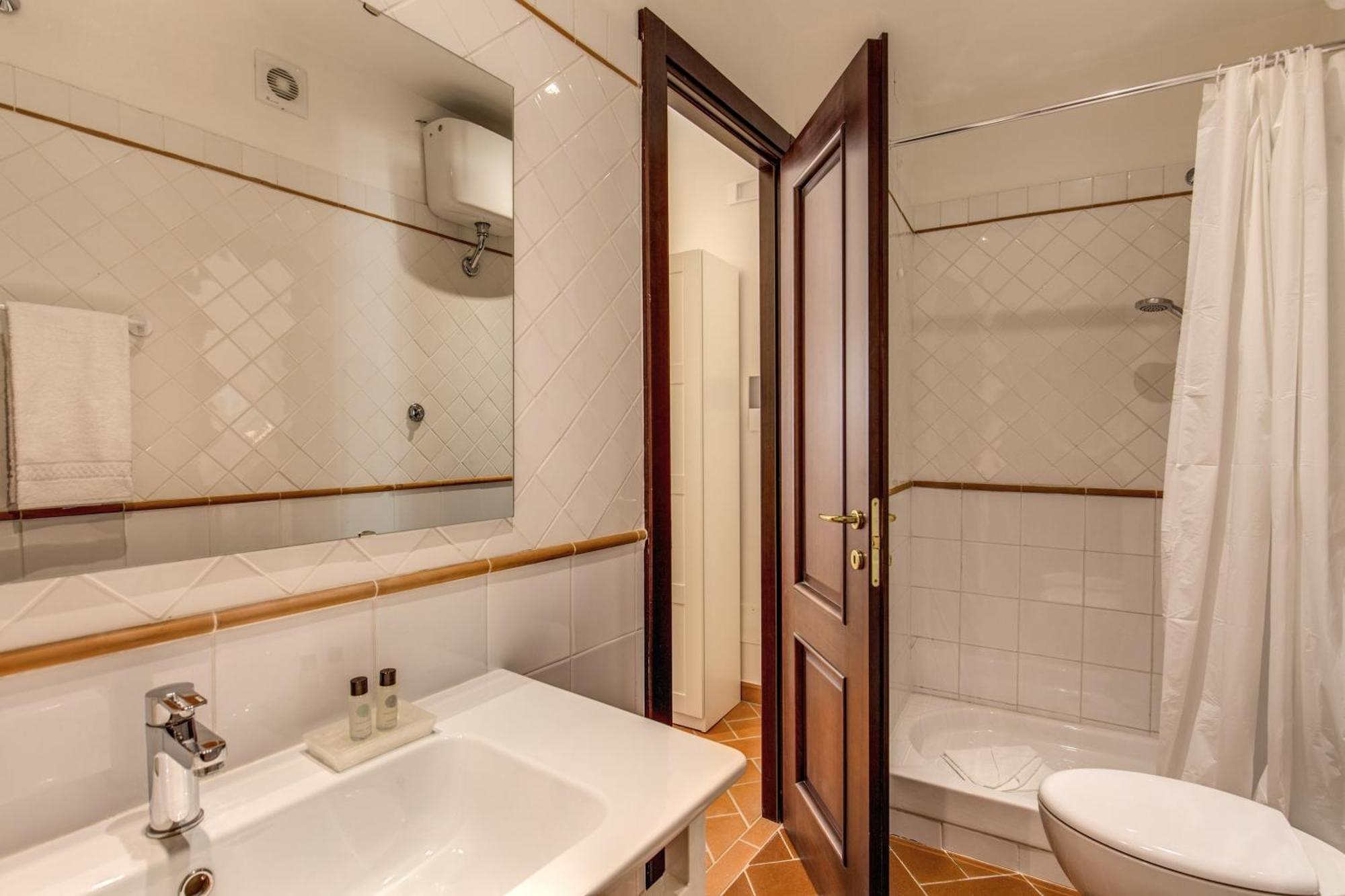 Piccolo Trevi Suites Рим Номер фото